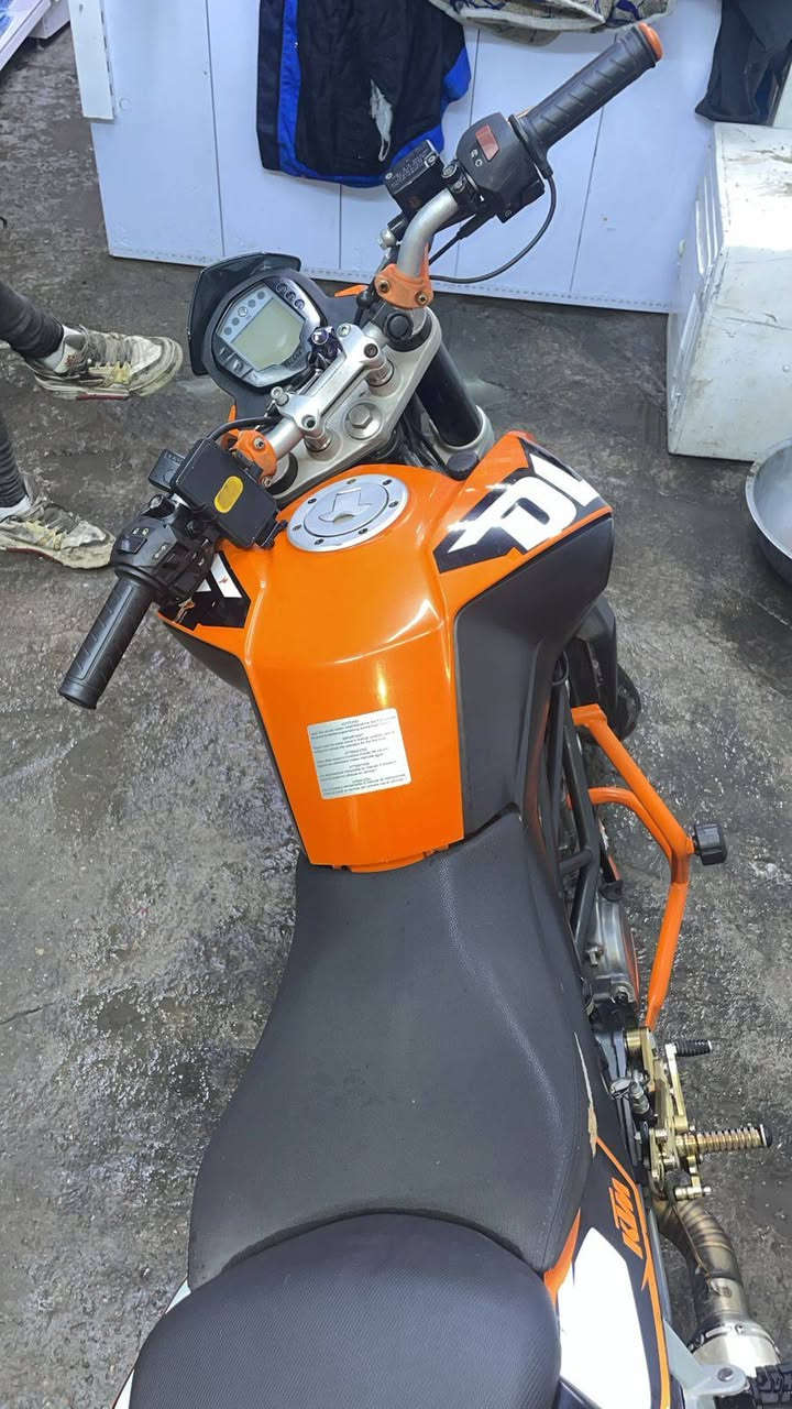 سلام عليكم 
 كي تيم مديل 18 بلاديه عليهة تزويد يدات تدفه صالنصه رياضي  دوسات رجل رياضي

العنوان بغداد المنصور 

للاتصال على الرقم ***********
