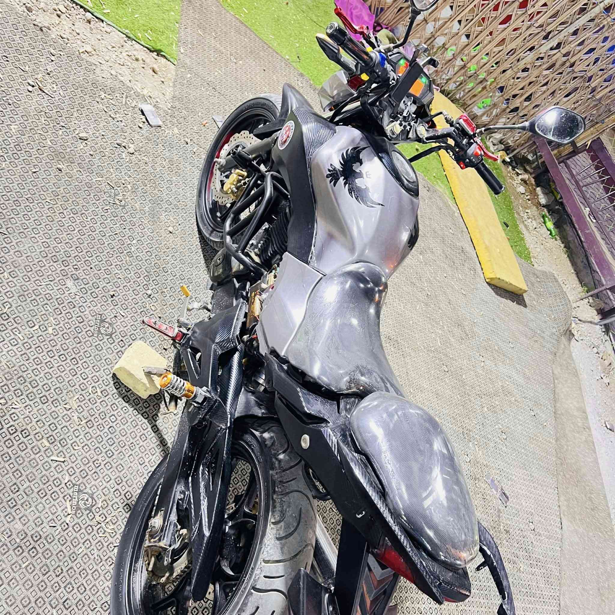 سلام عليكم 
من رخصت صاحب لگروب 
دراجه دايون خفاش بطح نضيف كلش 
مكينه 150برغيي ما مفتوح تجي تشوفه كدامك 
دراجه مكمرك مديل 2020دراجه ما موكفتني بشارع 
ودراجه عوزه بس ترقيم سعر 1300
وقابلل للمراوس معه لفرق 
مكانييي بغداد الحسينه رقمي ***********
