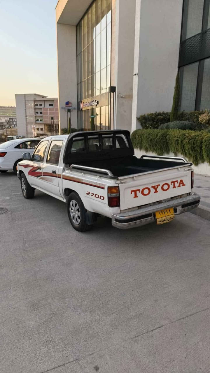 للبيع موديل 2000 رقم سليمانية شرط وكاله وتحويل 
كابون بانزين ⛽️ بيها 
طخم تايرات جديد 
وايرمنيه كلها شغاله 
كير مكينه شرط 
قفل مركزي 
سياره جاهزة 
سعر ٥٥ $ بيها مجال 
عنوان الموصل 
***********
