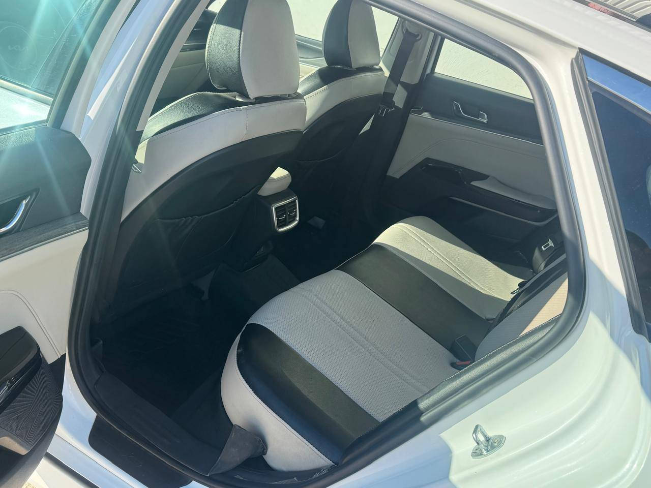 السلام عليكم اخواني K5للبيع 2024خليجي 2500 ماشيه 45 مابيه ولا شخط جاهزه السياره على وضع الشركه فول مواصفات السعر 235بيه مجال عنوان السياره الدوره تحويل ثاني يوم للاستفسار الاتصال على ***********
