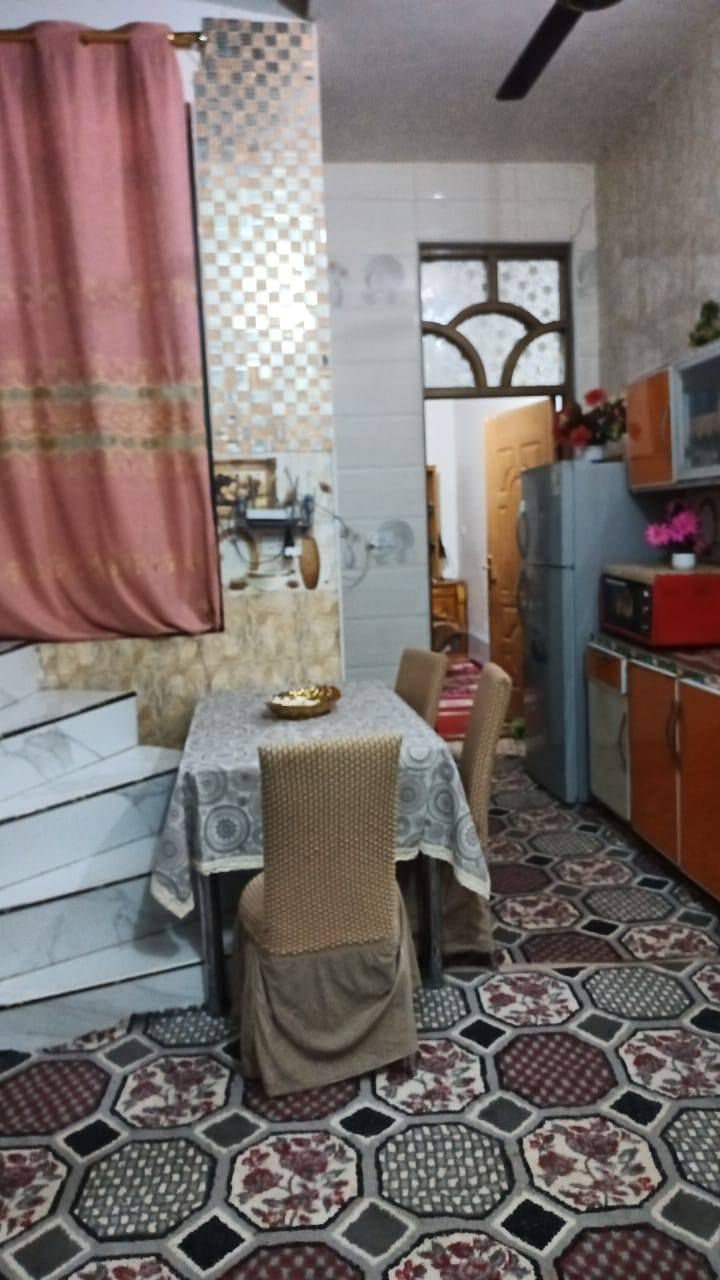 سلام عليكم 
متوفر بيت 100م بناء حديث 
طابو زراعي سند 25 بسمي 
حله شارع 80 حي الصدرين 
مكون من غرفه نوم 1
وصاله وهول ومطبخ حار وبارد ومجمع صحيات 
عرض شارع 8 م 
للاستفسار *********** واتساب
