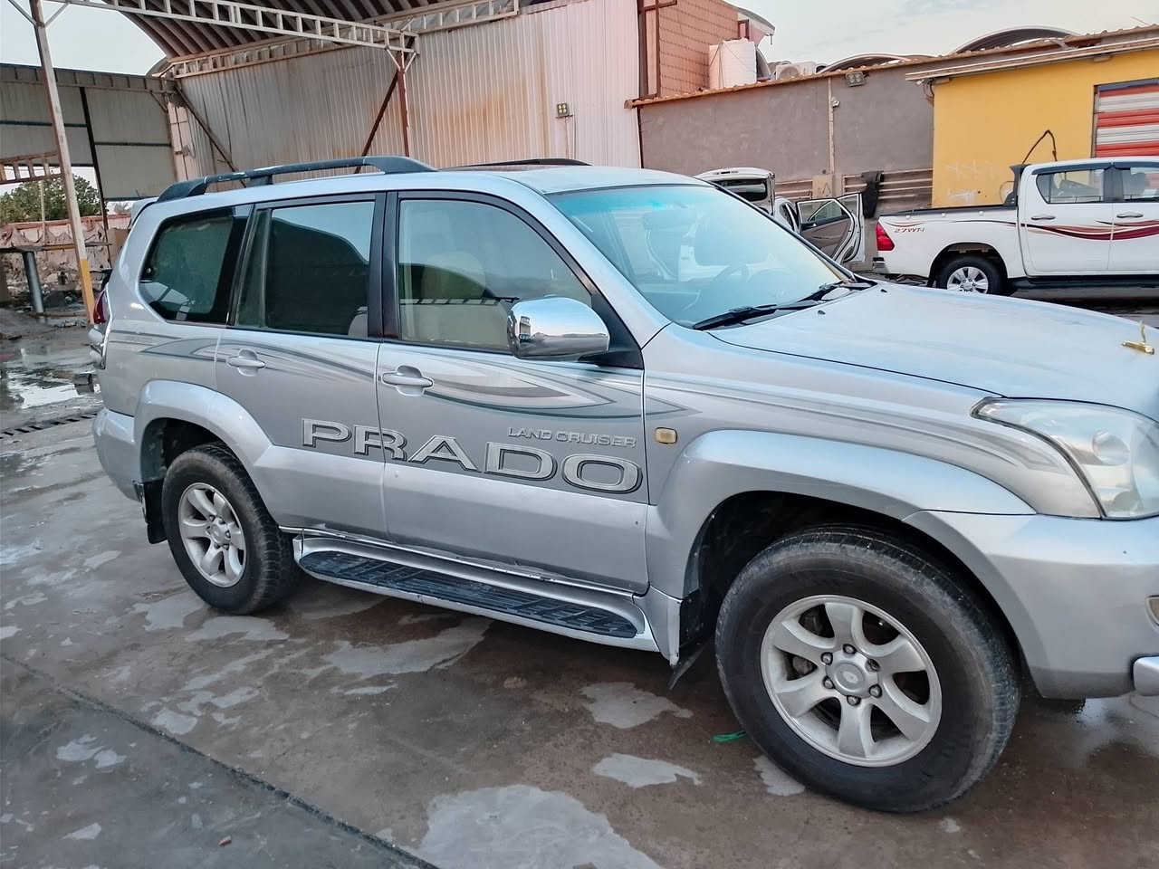 سلام عليكم اخوان سيارة ابرادو الفين وخمسة للبيع السيارة ستة اسلندر سبعة راكب اتلث قطع تبريد وفتحة سقف وباقي المواصفات معروفة بيهة بس ضربة بسيطة بلجاملغ الخلفي بسيطة كلش السعر 135وبيهةمجال للشراي ويدلل علية. رقم ***********
