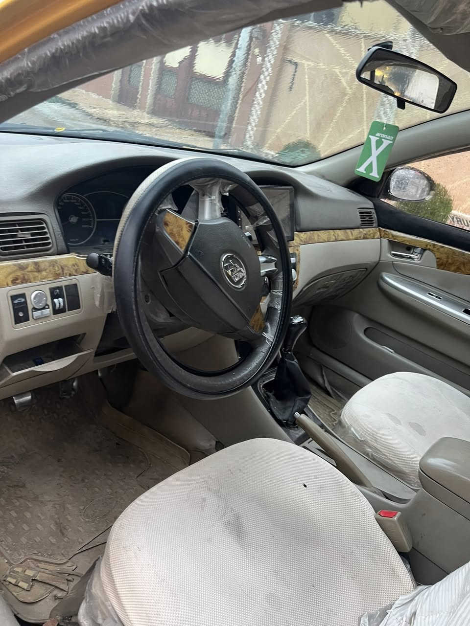 ليڤان ٦٢٠ مديل ٢٠١٢ ضررمثل ما موضح بالصورة طخه خفيفه بالبوند  هيئه فقط ٦ اشهر غرامات صفر سعر ٣٨ورقه وبيها مجال اني صاحبها الشرعي كوبون بانزين بيها للتواصل ***********
