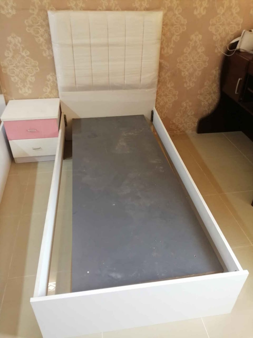 غرفة نوم بناتي للبيع
6 قطع نظيفة جدا
كنتور وميز تواليد وتعلاكة ملابس
 كومدينا ومقعد وسرير.
وقابل للبيع بشكل مجزة
يعني قطع حسب الطلب.
مكان الأثاث أربيل
السعر (:::::::::::::::) أربيل, العراق


**إذا كنت صاحب هذا الإعلان وتريد حذفه لأي سبب، رجاءا أرسل رسالة إلى الدعم الفني**
