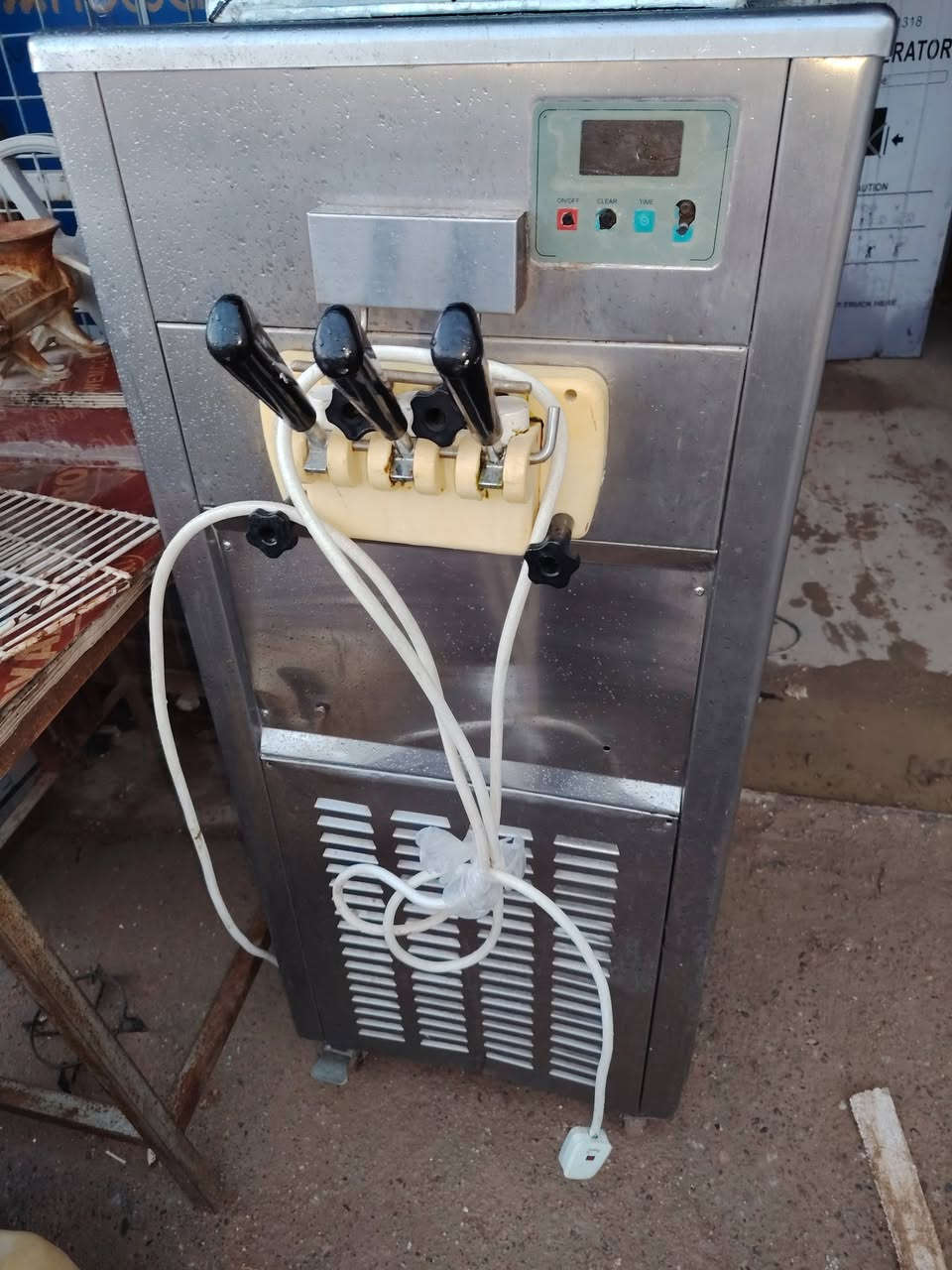 معمل موطة شغال نطيف اخو جديد 
عنوان الشارع سنجار مقابيل تربيه تلعفر مجمع الهابش 
***********
