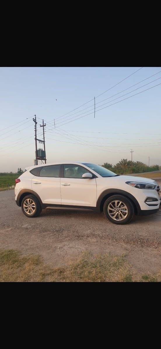 السلام عليكم ورحمة الله وبركاته 
للبيع سيارة توسان ٢٠١٧ وارد امريكي 
ابيض اللون 
الضرر بنيد فقط.
السعر١٦٥ 
العنوان/بغداد /الدورة
رقم الهاتف/***********
