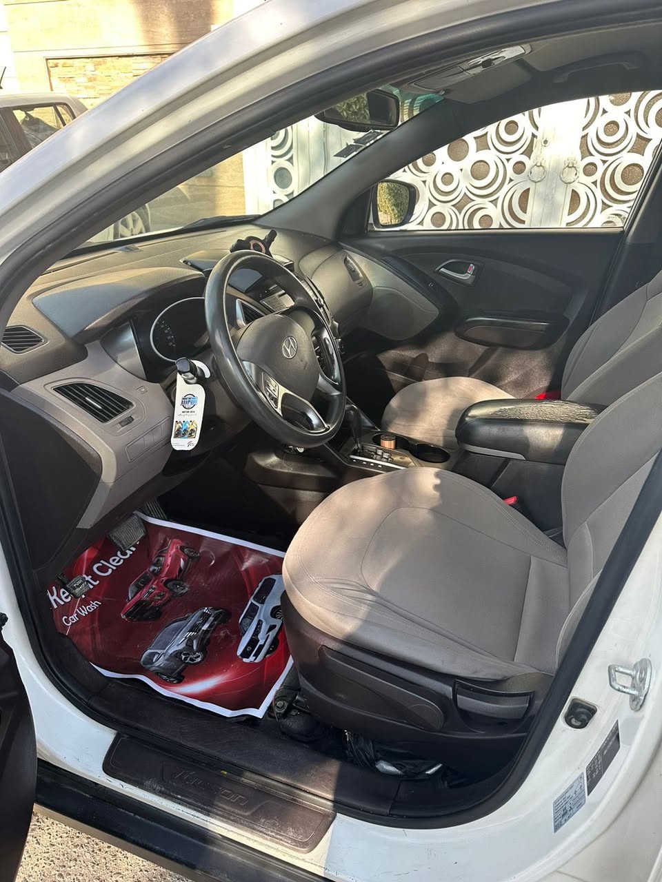 للبيع
توسان 2012 خليجي 
رقم بغداد بأسمي تحويل ثاني يوم 
محرك 2000
كير ومحروك مكفولة
ماشية 226 الف كيلو متر 
سيارة نظيفة ومواصفات عادية 
تفاصيل السيارة مذكورة بالسونر 👇
السعر المطلوب 130 ورقة وبيها مجال 
***********
