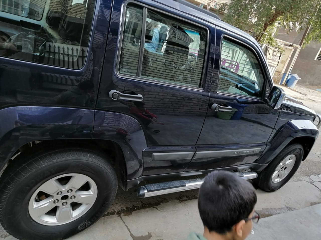 السلام عليكم  للبيع او المراوس 
جيب ليبرتي موديل 2012 امريكي محرك 3700 
السيارة خير من الله ما ناقصه شي تبريد خير من الله كير ومكينة خير من الله ضررها باب السائق وجاملع مرشوش كلير يعني مو حادث فقط رصعات وخدوش ومصبوغات وبيها شبر فوك القبق مال بانزين معدل بارد السيارة باسمي تحويل ثاني يوم سنوية  لحد 2029 يلة تنفذ
للاستفسار هذا الرقم *********** مكاني بغداد الزعفرانية
