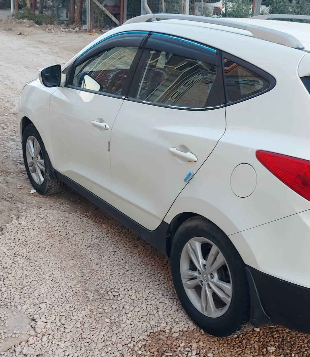 توكسان موديل2011
السيارة كاملة مكينه مكفولة وحدادية جديده وكير مكفول السيارة بيها اماكن صبغ السعر 135$ مع المجال

 و رقمها اربيل والسيارة نظيفه وحلوة مال جناي
مكاني الديوانيه

 للاستفسار 

***********
