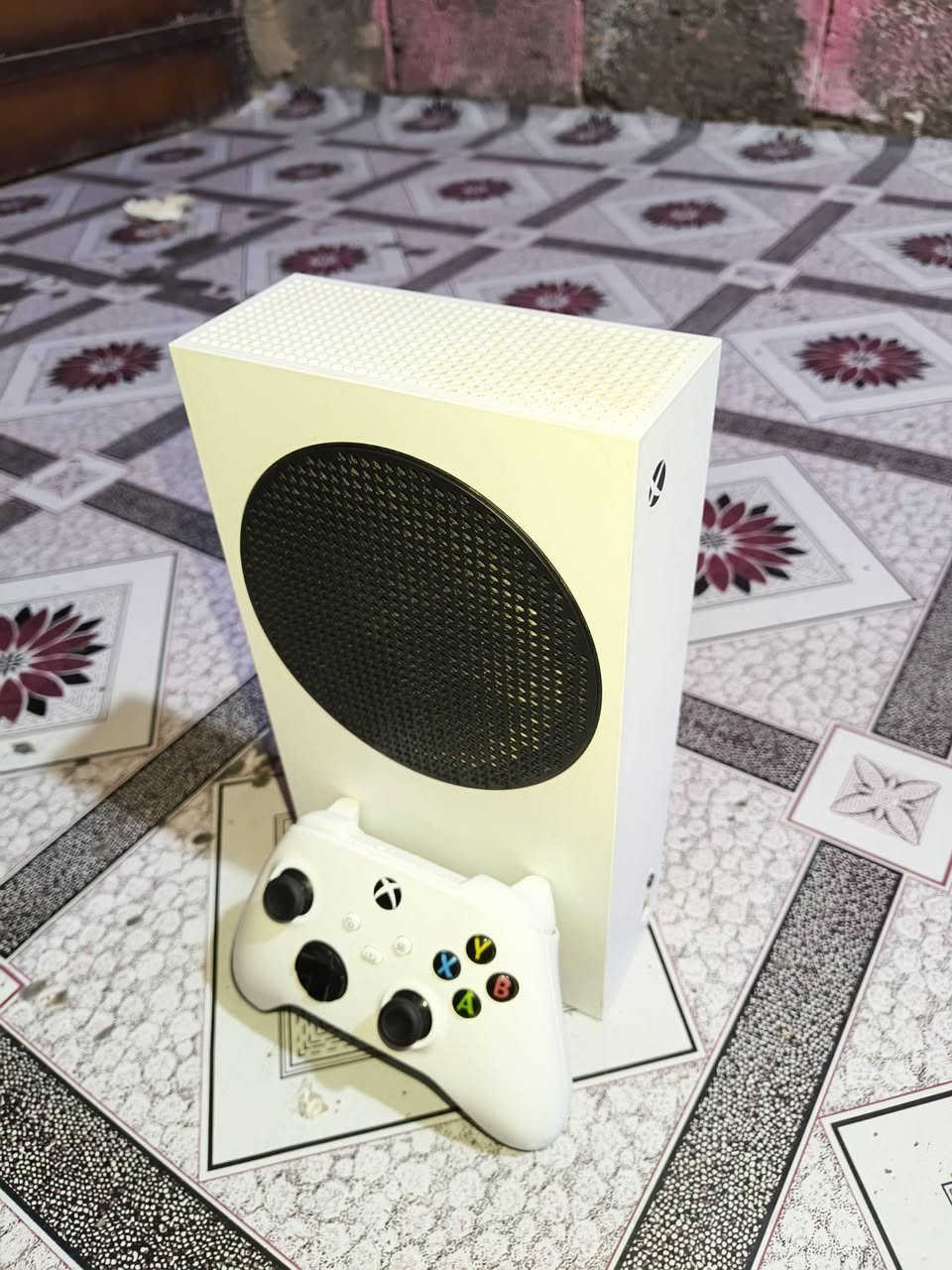 السلام عليكم الإخوة الأعزاء
جهاز Xbox series s لا مصلح و لا مفتوح لوك ستيكر

جهاز فول نضافة مستعمل شي قليل و كرتونتة ويا 

وثلاثية gta المحسنة 

ويا جوستكين اصليات و كيبل HDMI 2.1 و ليس 2.0

و كيبورد REDRAGON :FIZZ K617 RGB

وماوس Logitech G102 RGB 

السعر 500 ألف بدون الماوس و الكيبورد 450 الف

أي  الاستفسار خاص أو *********** واتس

