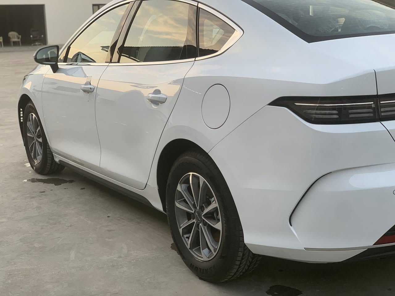 سلام عليكم بي وابي دي دسترو للبيع موديل ٢٠٢٥كفالة عامة على وظع الشركة   غراض الشركة الكيبل والملحقات الاصلية  مرقم بغداد  
مكان السيارة الاعلام ***********
