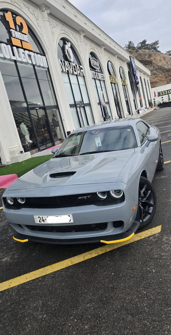 جالنجر 2022 GT PLUS BLACK EDITION 
جي تي بلس بلاك ايدشن 
ماشية 30 الف فقط 
6 سلندر تو ويل 

رادار جانبي ( نقطة عمياء )
سوبر تراك باك 
شفتات
كشنات كنتارا مع تدفئة وتبريد 
دشبول جلد مع تطريز 
ستيرن تدفئة 
كشن وستيرن خزن ميموري 
شاشة كبيرة مع ناڤيكيشن وابل كار بلي 
ستيرن تدفئة 
تشغيل عن بعد 
سستم سماعات ALPINE
سبورت مود 
ويل قياس 20

رقم دهوك بأسمي 
رقم وهزة وسنوية كله جديد 
السيارة بوضع الشركة وبدون نقص نهائياً

بيها 3 قطع بخ 
( بدون شاصي وبدون دواخل )

السعر : 190 وبيها مجال 
مكان السيارة دهوك 
***********
***********
اتصال أو واتساب
