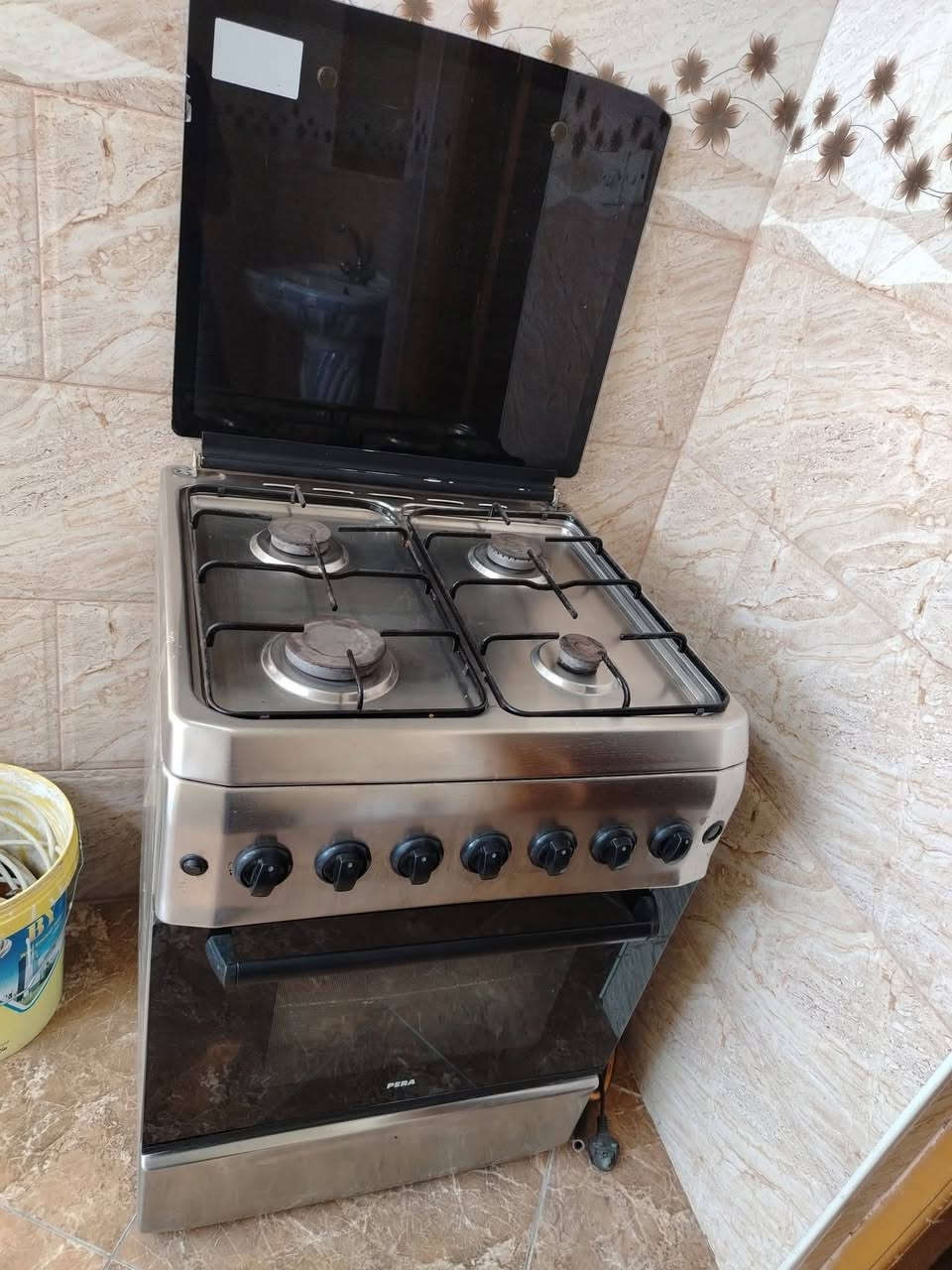 سلام عليكم طباخ للبيع كله شغال ناره زركه صافيه تخبل ولفرن شغال كله عل فحص السعر المطلوب 100وبي مجال مكاني فلوجه حي الشهداء 
***********
***********
