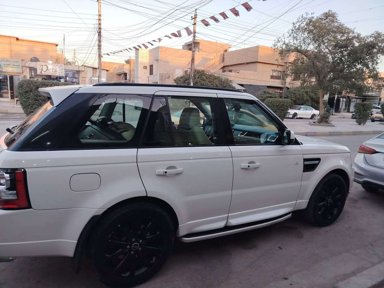 للبيع فقط رانج روفر سبورت
موديل ٢٠١٠ محرك عادي بدون سوبر
فول مواصفات كثر ومحرك وتفرعات جدد قبل أسبوعين شادهن
صدر جديد جوبلسات جدد 
غرفه جديده
تواقصها زوج تايرات فقط
بيها صبغ جاملغ امامي وبنيد للجماليه فقط بدون اي حادث السيارة
السيارة باسمي تحويل ثاني يوم
السعر ١٣٠ ورقه
للاتصال ***********
