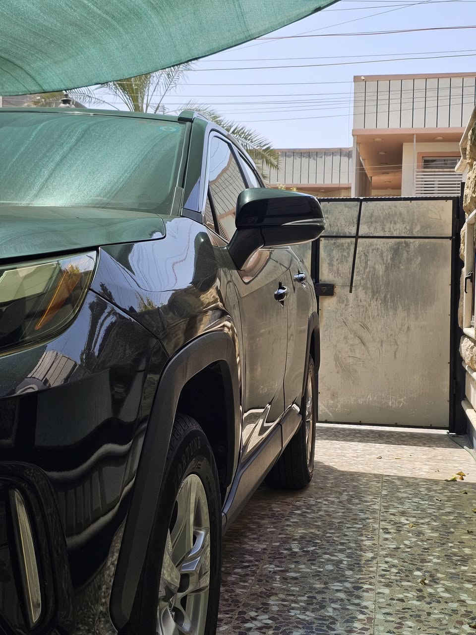 السلام عليكم
رافور XLE 2023 بانزين وراد امريكي

مبدل بيه جاملغ وبنيد البنيد مبدل نفس الون

ولجاملغ مبدل ومصبوغ يعني قطعه وحده صبغ ايرباكاته كله سليمه

لغود وشواصي مكفوله رقم بغداد انكليزي 

مواصفات 

تحكم ستيرن جهتين 

شاشه تدعم ال APPLE CAR PLAY

تبريد بيانو منفصل مناخين

قطعتين تبريد

اشاير بل مري 

رادار امامي 

وباقي المواصفات المعروفه 

السياره ماشيه 75 الف كيلو 

السياره جاهزه مناقصه شي 

السعر 235 وبيه مجال العنوان بغداد

رقم ***********
