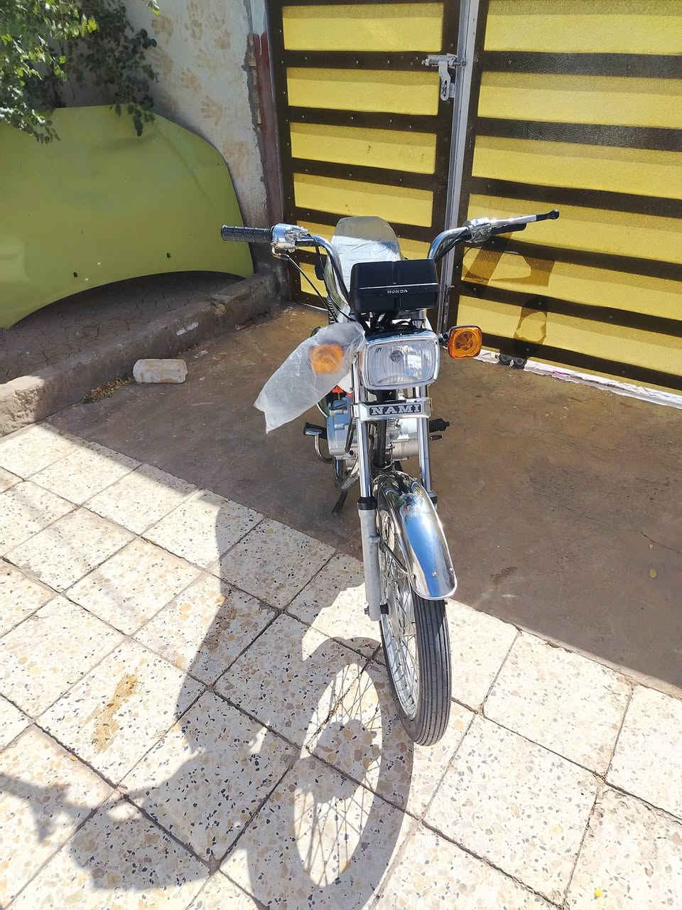 سلام عليكم دراجه إيراني لبيع شلامجه عينه ولايت كهربائيات كله شغاله ضفيره جديده كتفات جدد باتري جديد اشاير بكلايت دراجه حلوه ((بدون أوراق)) دراجه جاهزه السعر 750وبيه مجال الاتصال *********** المكان ميسان
