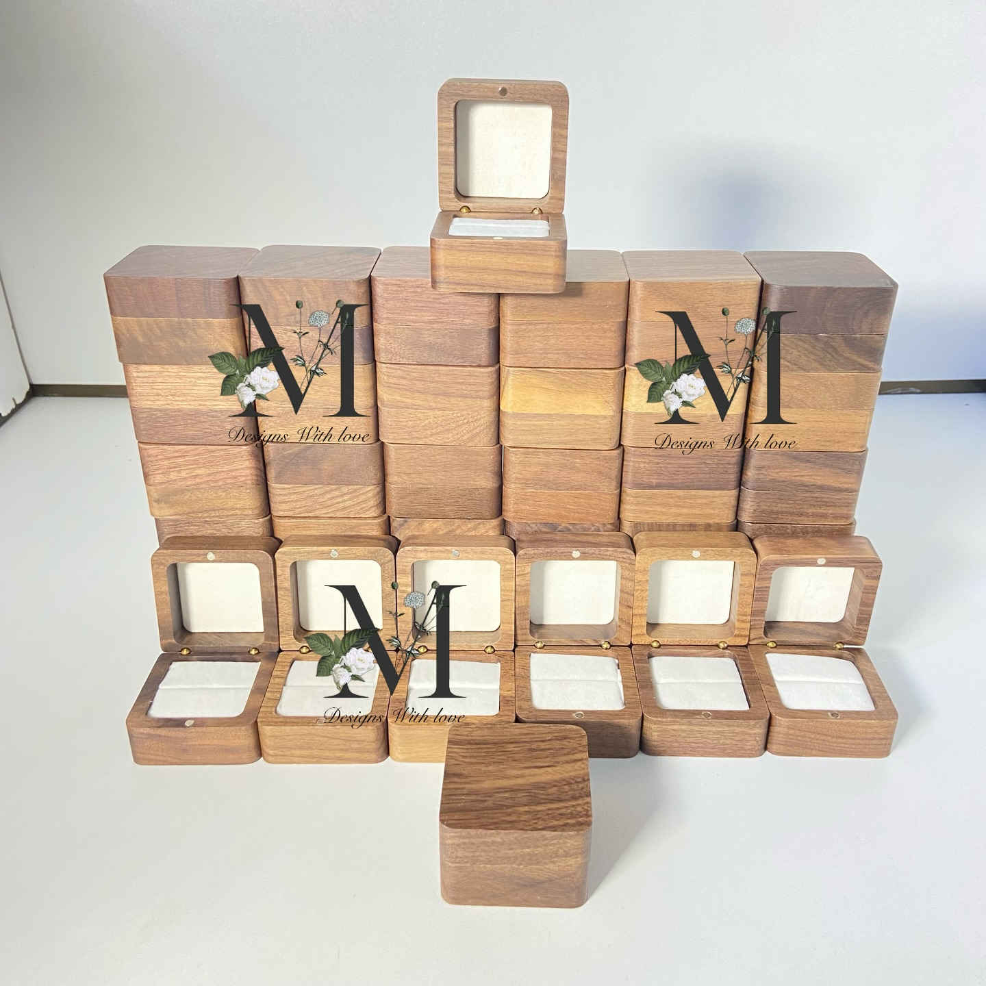 علب  حلقات خشبي جمله مفرد /كميه محدوده . سارع بالحجز 
درزن 12 قطعه / عدد بلكارتون 96 قطعه للحجز والاستفسار مراسله الصفحه او واتس *********** توجد خدمه توصيل محافظات 6 بغداد 5 الاف  

#خشبيات #مهر #خطوبه #زواج #صواني_مهر
