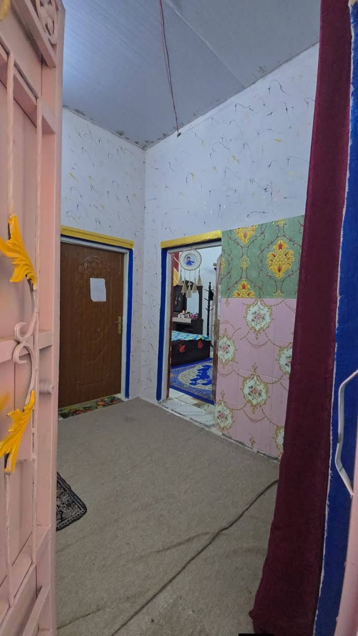 السلام عليكم اخواني اعزاء

دار سكن مساحه 100متر 

طابو زراعي عراقي 
يحتوي علا غرفتين ..صاله .مطبخ .منور .كراج .صحيات خارجيه.
العوجه شارع مقيمين 

سعر 38 بي مجال 

للاستفسار ***********  مع وتساب
