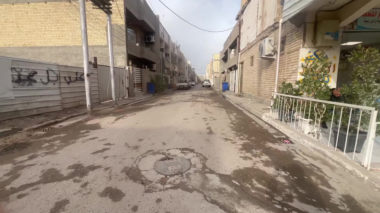 بيت للبيع بحي البساتين زراعي سند ٢٥
٥٠مترمربع الواجهة ٥ النزال١٠ عرض الشارع ١٠مبلط وخدمات كاملة
السعر ١٠٠ مليون وبي مجال الطابق الارضي يحتوي علىصالة ومطبخ وخدمات الطابق الاول يحتوي علة٢ غرف نوم الطابق الثالث سطحين للاستفسار الاتصال على  ***********
