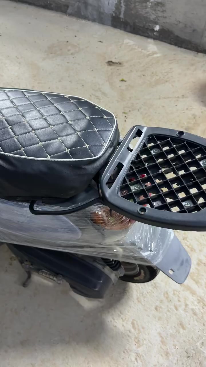 السلام عليكم 
منغولي ياباني للبيع
الدراجه نضيفه مثل ما بالصور مكينه مفتوحه مره وحده
الدراجه تخبل شلعه معدل مكينه ناعمه 
الدراجه مانقصهه برغي فول الفول
السعر 600وبيهه ومجال
***********
