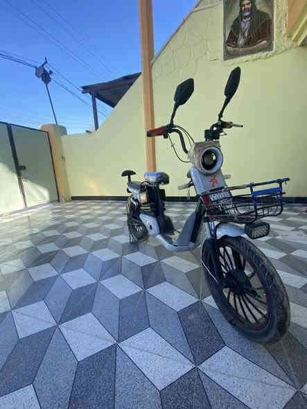 السلام عليكم شباب بايسكل  شحن كامل جديد 4 بطاريات  
السعر 200 المكان ديالى غالبيه سيف سعد 
الرقم :***********  راسل واتساب 

او تريد تعال خاص افهمك التفاصيل
