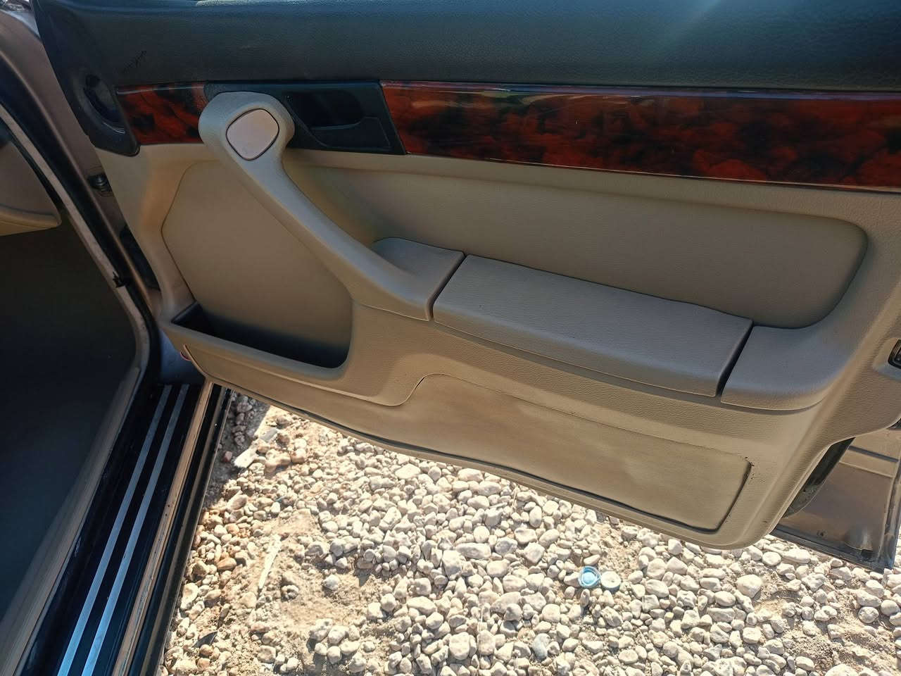 السلام عليكم 
Bmw
735 للبيع .
معمره تعمير صحيح مال جناي .
المواد اللي تم أستبدالها 
1/ گير ميكانيكي حاويه .
2/جامه أماميه 
3/غرفه بالكامل نفس شغل الوكاله .
4/ حداديه أماميه بالكامل 
لويات فلنجات مغازل بوش زيتيه دبلات ربلات محرك شيال گير صليب گاردن سيم سايد بريك جعمقه مع بور ستيرن حاويه .داينمو حاويه 
درايمات خلفيه تبديل جميع بوش العربانه الخلفيه 
دبلات خلفيه دسكات خلفيه وأماميه .

المواد اللي ذكرتها عندي بيها وصولات 
وتبديلهن جديد مو قديم قبل شهر .

نواقصها طبرباز أمامي جهة السائق .
قاعدة أرقام يدة الگير .
لايتات ينرادلهن تقسيم .
والجاملغ الأمامي جهة السايق جارد .
محرك مكفول .
تبريد شغال .
موديل 91 .
گشرها نظيف بس تحتاج صبغه صحيحه .
مكانها بالنجف .
سعرها النهائي 55 ورقه .
تشوفها غاليه عليك أعبرها خل تولي .
هي وفضالتك.

ما أعتقد بقى شي ماذكرته بيها .
أخييك لا تخابرني وتسألني شبيها ما بيها .

وأذا أكو صقر جديد أو باخره أراوس والفرق موجود .

***********
