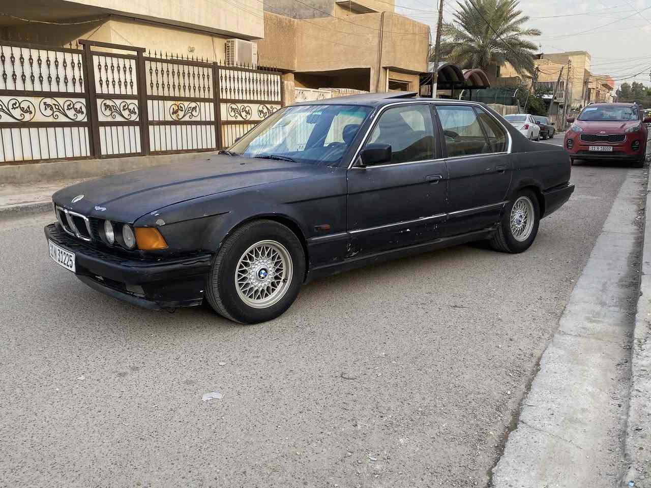 سلام عليكم 740 موديل 93 اصل وفصل تكمه وسنويه 
بدون حادث ولا خياس 
كير ومحرك حلوات 
صدر امامي خلفي جديد وتخم تاير جديد 
بجم عريض فتحه سلايد شغاله 
تبريد شغال وثلاجه بنكه كهرباء
كهربائيات ع البلاد 
رقم بغداد جديد سنويه وهزه جديده تحويل مباشر 
السعر 47 وبي مجال مكان السياره بغداد حي الاعلام 
***********
