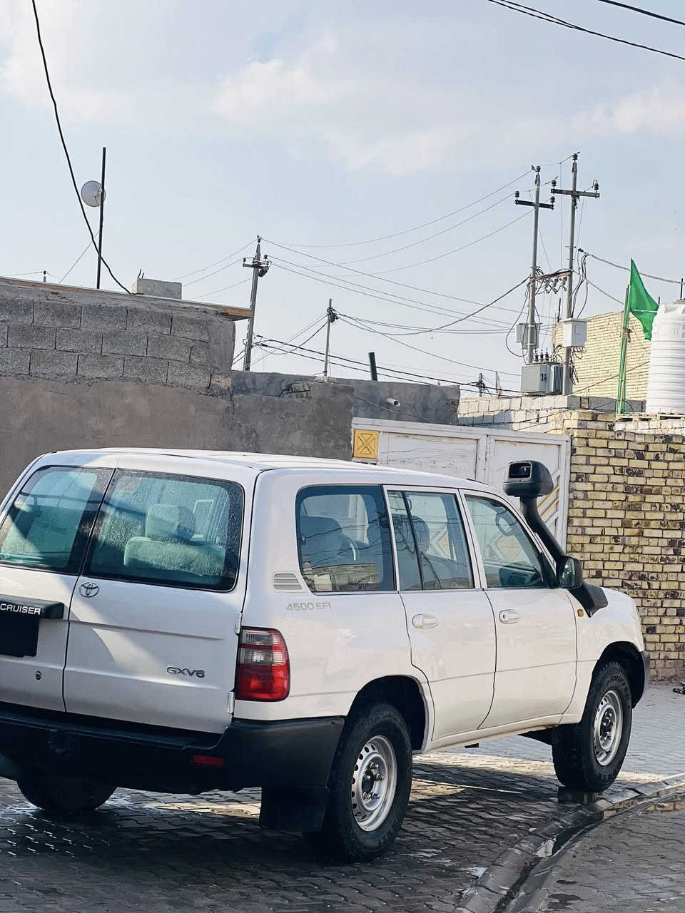 سلام عليكم سيارة لاندكروز موديل 2004مكفوله من الضربه سيارة نضيفه كلش اكثر من الصورة كير اوتماتيك كير او مكينه مكفولات علا الشرط السعر 110 او بيه مجال مكان النجف ناحية الرضوية ***********
