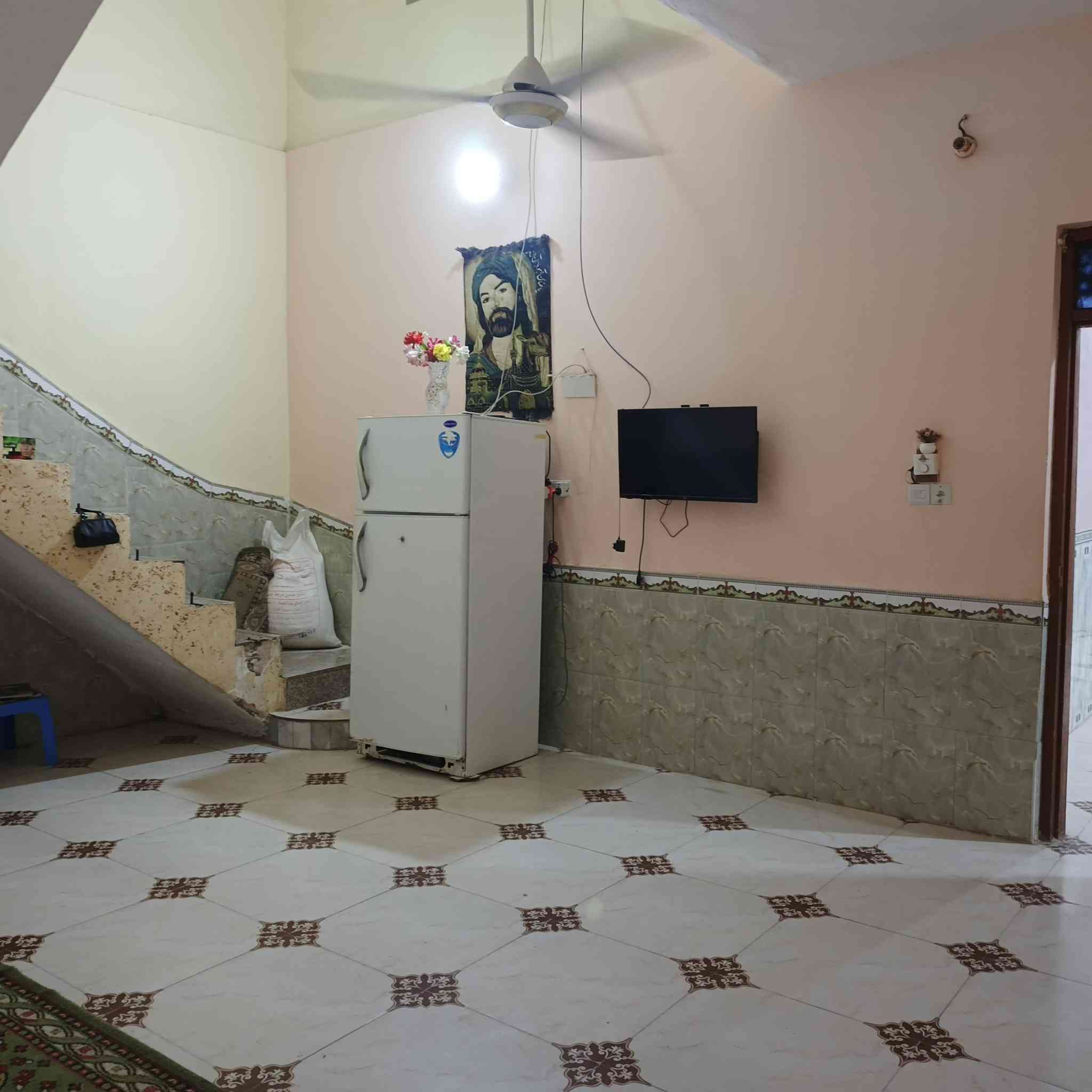 بيت للبيع مساحه 200متر يحتوي ع غرف 2 وهول وصاله ديوانية مطبخ صحيات داخليه خارجية وصاله مكان ناصرية حي
 اريدو قرب مجمع الكفيل الاستفسار ***********الستفسار خاص
