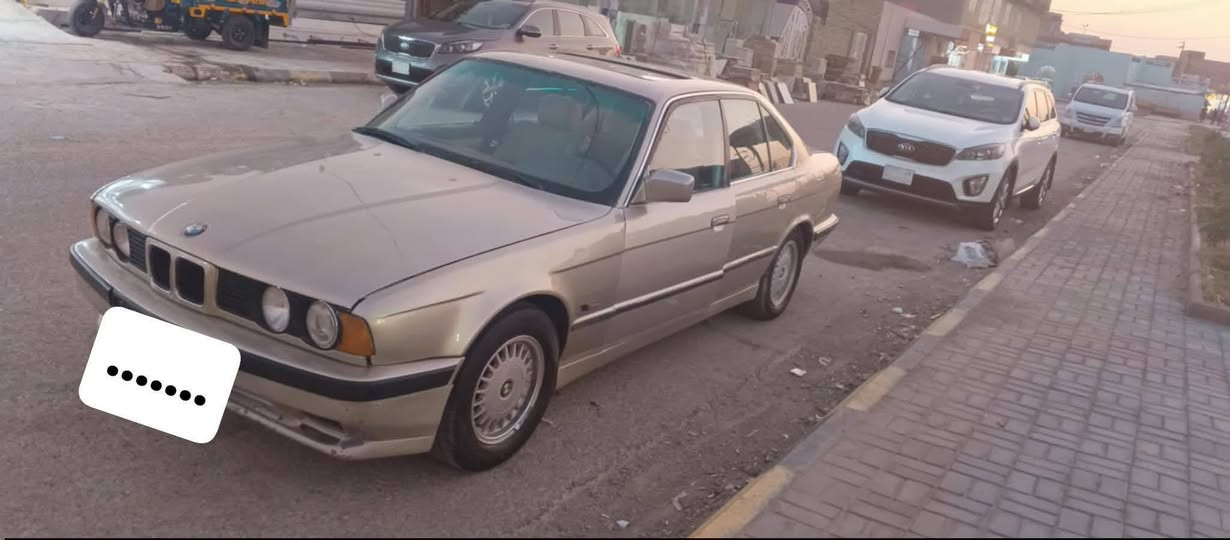 سلام عليكم 
بي ام 525موديل 1992رقم بغداد نكليزي 
مداور ثاني يوم 
مكينه وكير ففيتي بيها جاملغ الكدام اليسر مضروب وما مصلحه سياره ما بيها نقص بيها جراد القماره 
حداديه جديده تخم تواير جدد 
غرفتها جديده مكان السياره السماوة الرميثه السعر 40وبيها مجال 
الاستفسار ***********
