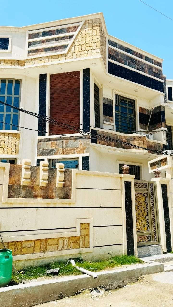 الدار للبيع 
مساحه١٥٠ ركن 
حي الأمين قرب مدرسه الاعظميه قريب ع الشارع
يحتوي البيت 
ع صاله
استقبال
حمامات٢
غرفه نوم ٣
كما موضح بالصور
الاستفسار اكثر عن الدار
مراسله صاحب البيت
***********
الدار غير معروض يم عقار
