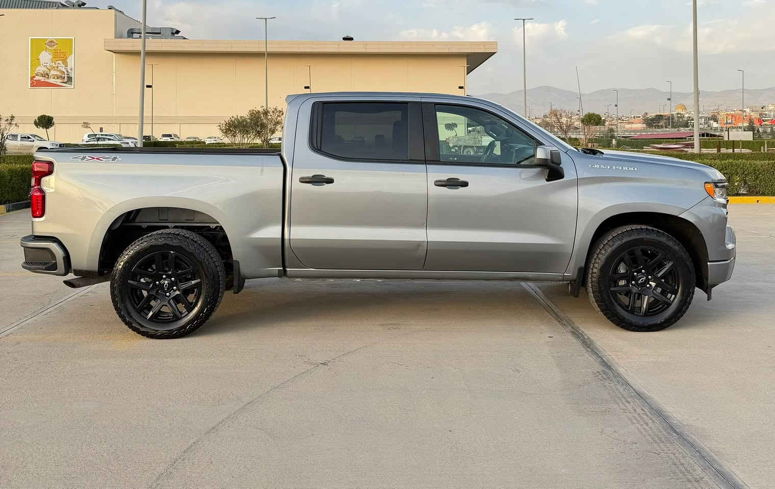 CHEVROLET SILEVARDO  2024
CUSTOM - 4 X 4 

٤ سلندر حجم ٢٧٠٠٠ توربو 
ماشیة ٢٠ الف میل 

‏قطعتين ونص جانبي سبغ 
امامي و خلفي كبس 
1GCPDBEK6RZ226223 شانسی 

ایرباك ستیرن و بردات سیستم 

كیر و محرك و كهرباي بشرط 

بدون رقم موقت , كاتي , شرط رقم 

السعر ٢٤٥ ورقة 
 
٠ ٠ ٠ ١  ٤ ٠ ٢ ٠ ٧ ٧ ٠ 
للبیع فقط 
#سلیمانیة
