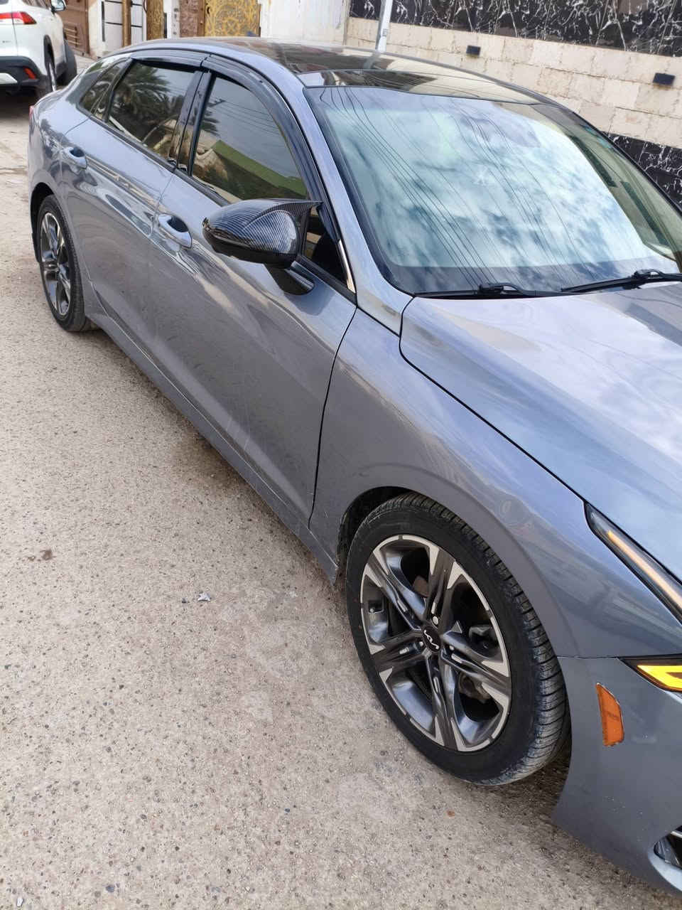 سلام عليكم كيا كي5 2022 اعلى فئه للبيع او مرواس بچارجر سكات باك 
رقم دهوك سنويه بأسمي هزه وبراد جديد
حادثهه باب وجاملغ وربع الباب الخلفي وبيهه بل بنيد اقل ربع من جهه الضربه بس 
مكينه 1600تيربو ماشيه سياره 88الف ميل
سياره عليهه ادامه كامله وبرمجه محرك وكير مكفولات 
اعلى فئه فول مواصفات 
5 كامرات
رادار بكل مكان
بانوراما 
كشنات تدفئه تبريد وخزن ميموري وكهرباء الجهتين
ستيرن تدفئه 
4وضعيات قياده 
بصمه تشغيل عن بعد ترحيب
سياره فول مواصفات اعلى شي 
مكاني بابل الاسكندريه 
سعر 168 وبيهه مجال للشراي
***********
