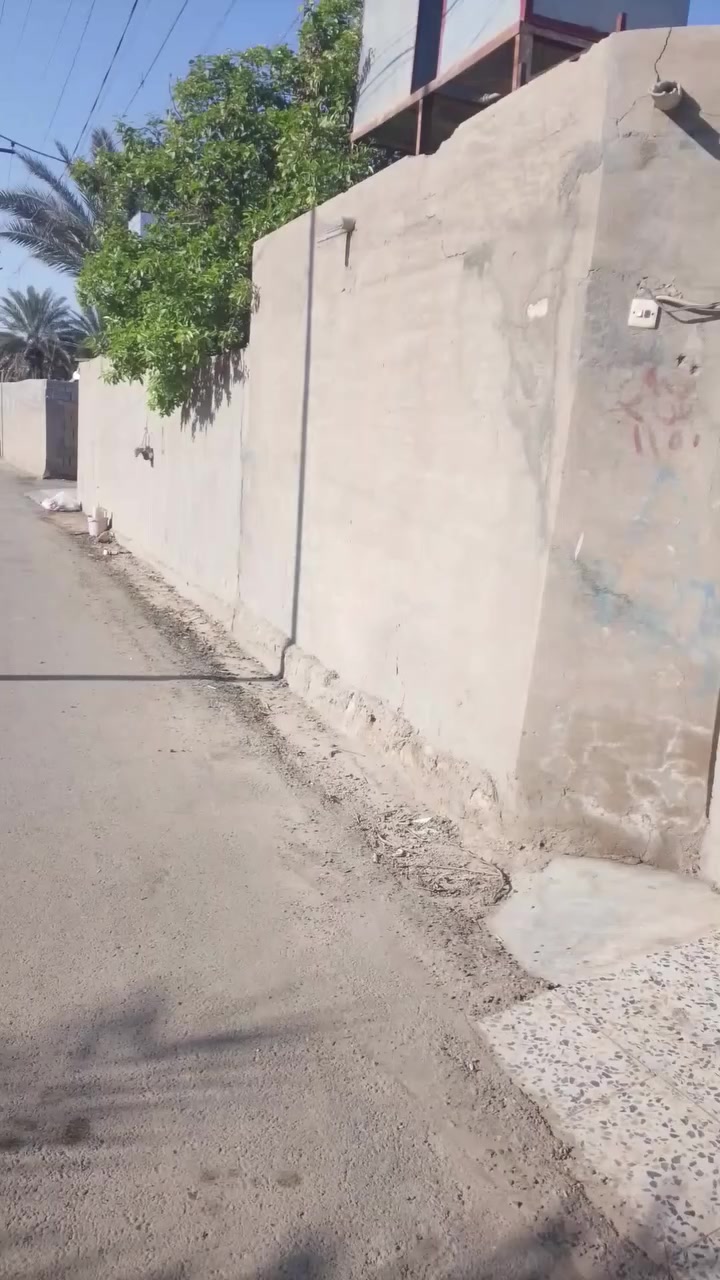 بيت للبيع في الصوفية الاولى المساحة 300 متر قريب على الشارع العام خلف المدرسة بناء طابوك سنة 2014 طابو زراعي تنازل مباشر السعر 225 وقابل للتفاوض للاستفسار الاتصال على الرقم ***********
