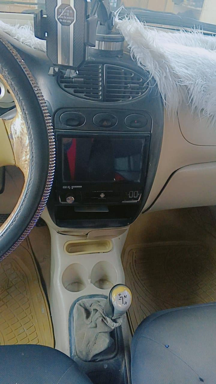 السلام عليكم سيارة كيو كيو مكفولة من الضربه والصبغ سيارة حلوة وناعمة موديل ١٣ الي يحب يتصل***********
