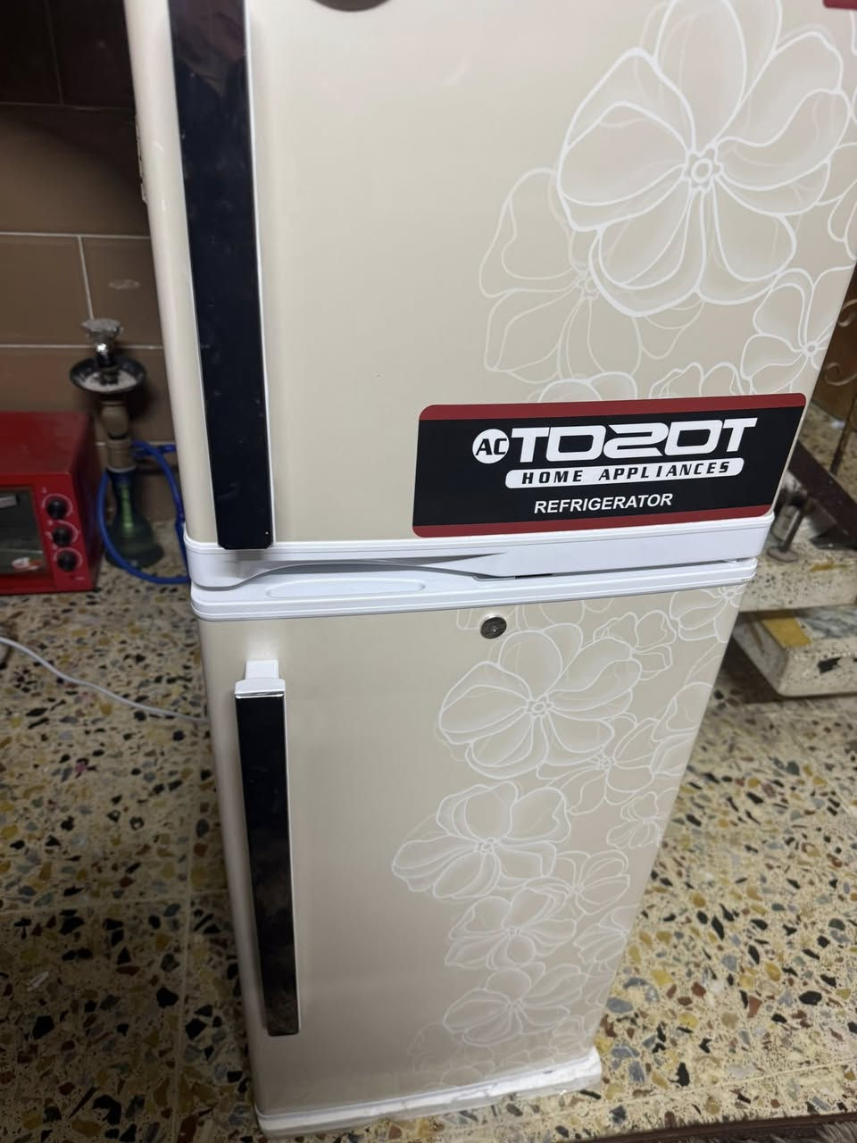 سلام عليكم ثلاجةجديده ماصار يومين من اخذنها سعرها 240 الف اتصال ***********
