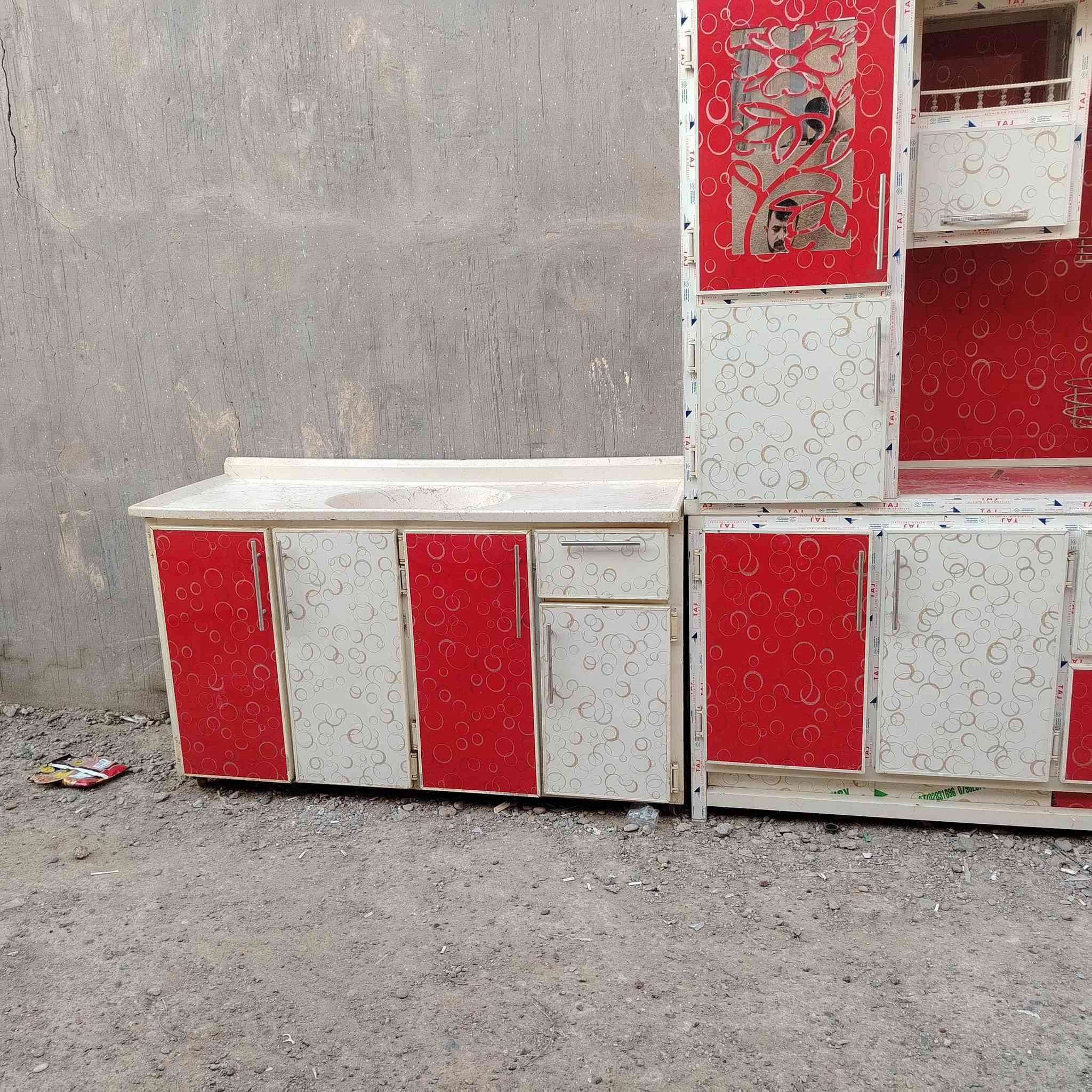 كاونتر مترتين و 20  3 قطع
سنك متر ونص 
اخو جديد 
استفسار 
***********
بلد شارع الامير
