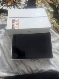 ايباد تسعه.  نضافه ٩٩بدون شاحنه     السعر نهاي ٢٢٥.     رقم.   0772543...