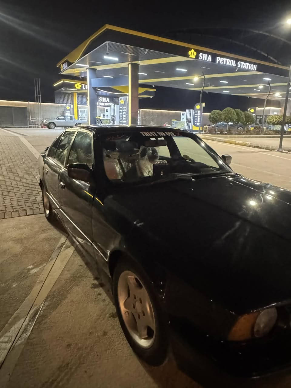 بەناوی خوای گەورە  BMW ١٩٩٣ فول فول سەنەوی و وەکالەتی بەشەرت یەک دینار مەسرەفی نییە قفلو کۆتای ٢٣ گەلەیە لەسلێمانیم***********
