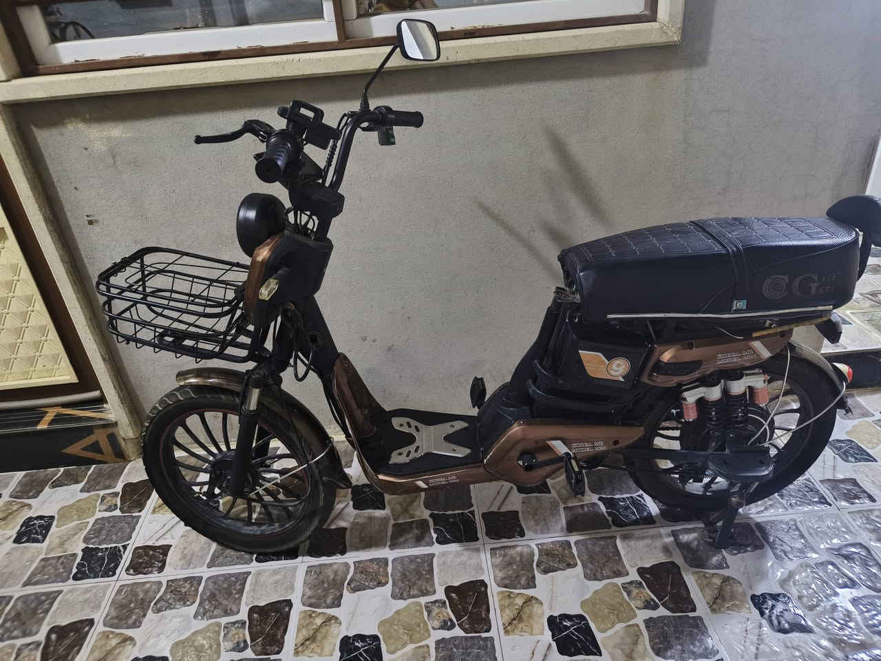 البيع ماطور شحن نضيف سرعة 40حقيقي اربع بطاريات تعبنين بس شغال السعر 130 رقم الهاتف ***********
