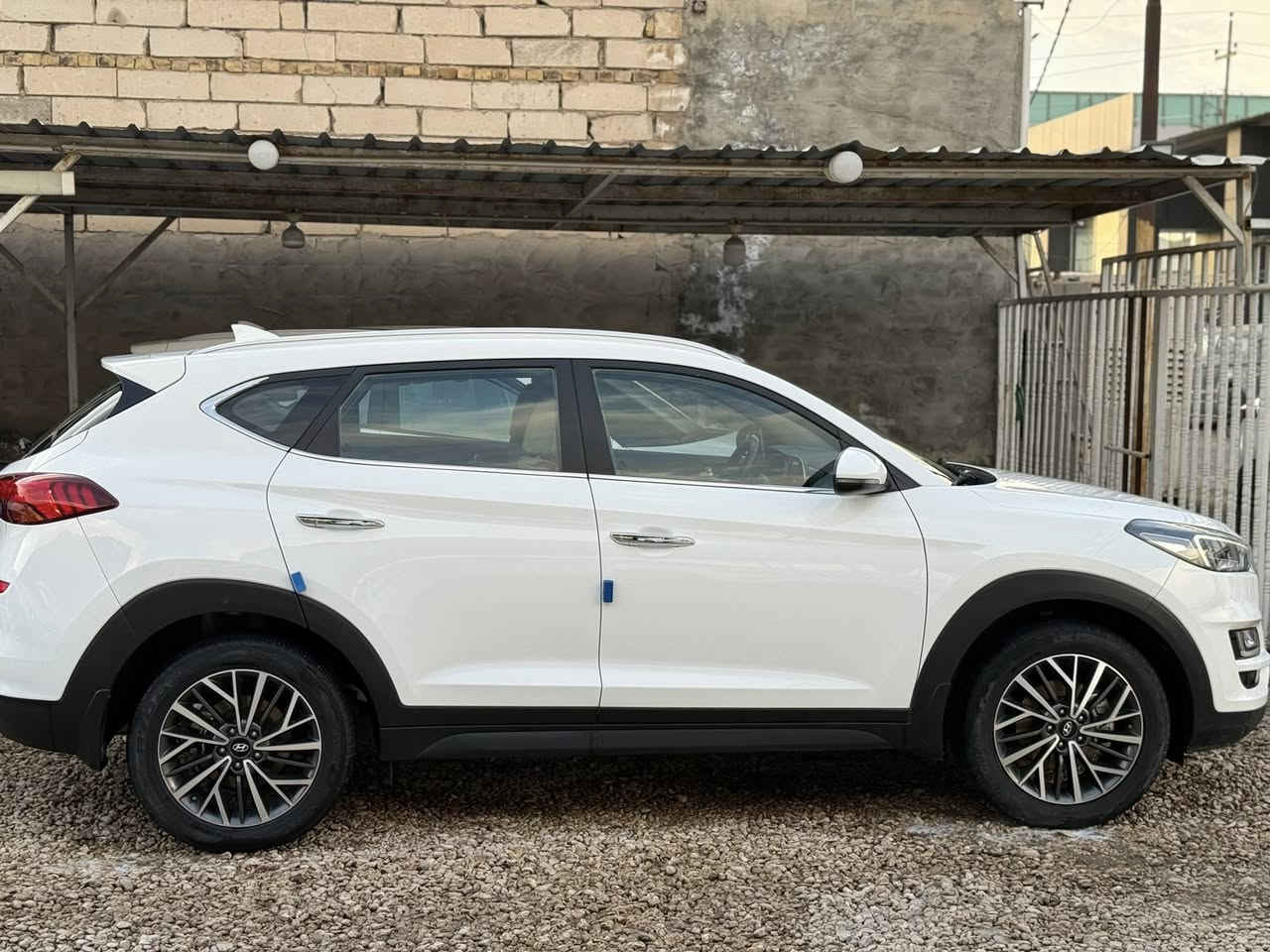 توسان 2020خليجي 
بيها صبغ نص باب 

موصفات
بصمه
كشنات كهرباء
شاشه
كامره
شاحن هاتف ذكي
مري شفط

للبيع السعر ١٩٠ورقه وبيها مجال بسيط ***********
