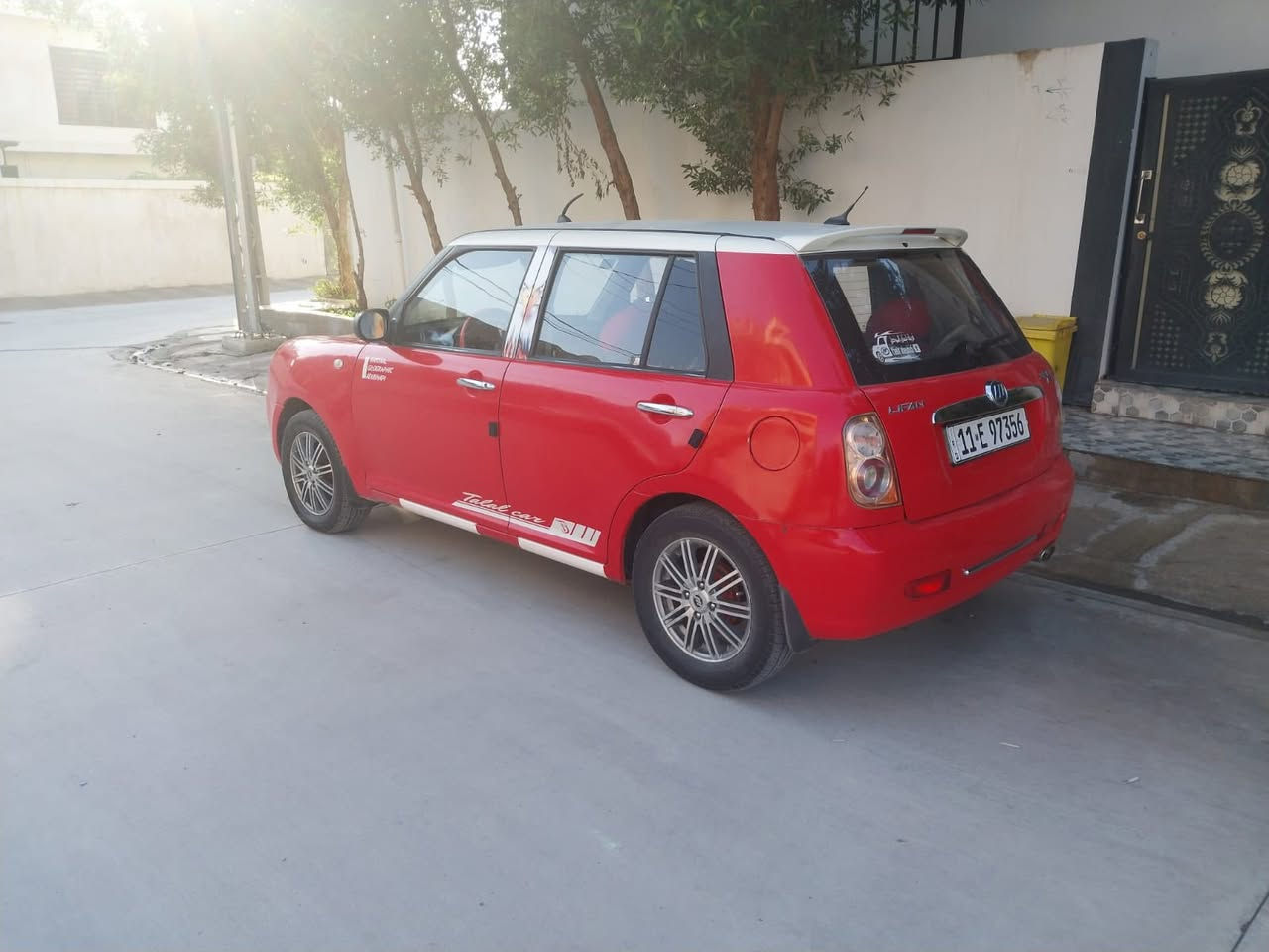 للبيع سيارة موديل 2013كير عادي رقم بغداد سنويه لحد 2030 وبشرط نظيف مابي اي عيب واستفسار رقم 
***********
