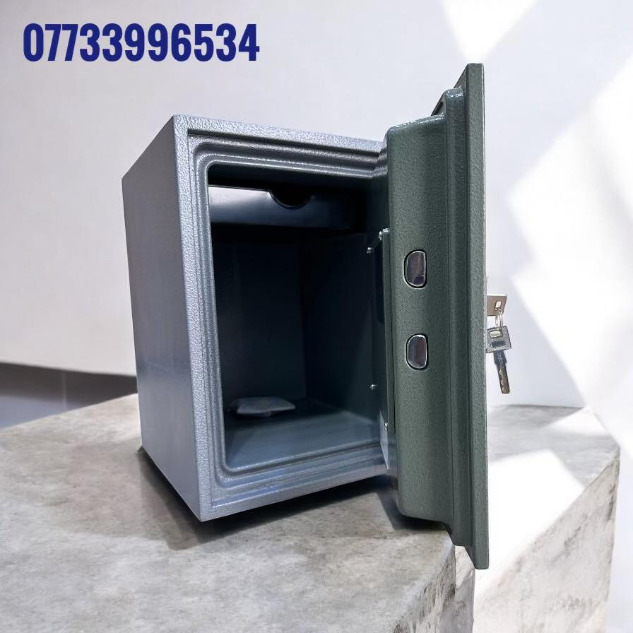 قاصات الأمان ✅
الارتفاع 42سم عرض 31سم عمق 33سم
الوزن 37kg
المادة فولاذ مقوى
السماكة :جسم حديد سميك مقاوم للكسر والحريق
مقاومة للسرقة
سعر 130الف
الاستفسار :***********
