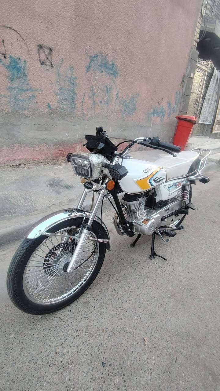 سونك للبيع موديل 25 الدراجه كلش نضيفه بمعنئ الكلمه وحلوه برغي ما مبدل بيها تجي وتشوف بعينك اوراقها الاصوليه موجوده الدراجه معروضه ب750 وبيها مجال للاستفسار ***********
***********
