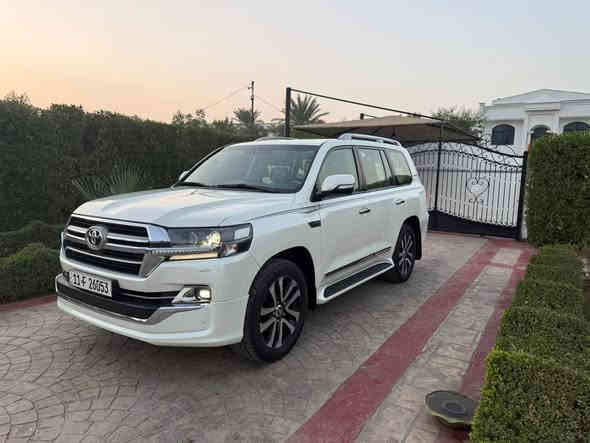 السلام عليكم لاند كروز 2019 ساز السياره جديده كير مكينه صدر تبريد تخم تاير كله جديد مابيه اي نقص م *********** ممتواجد عل فيس مكاني بغداد الكرخ
