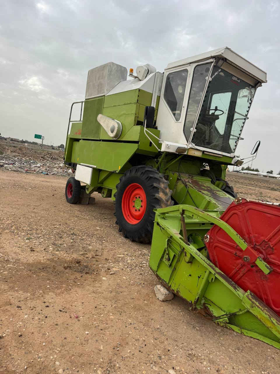 حاصده كلاص موديل 88 محرك ابو اردين تخم تاير  قماره تبريد  خير من الله جاهزه للحصاد  مكان ديالى سعديه التصال على ها الرقم *********** السعر خاص
