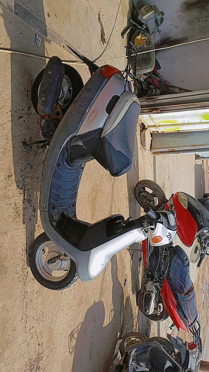 السلام عليكم دراجه بطه للبيع شاصيها مقفول مكينه مفتوحه بس مره واحده السعر 350 وبيها مجال 
***********
