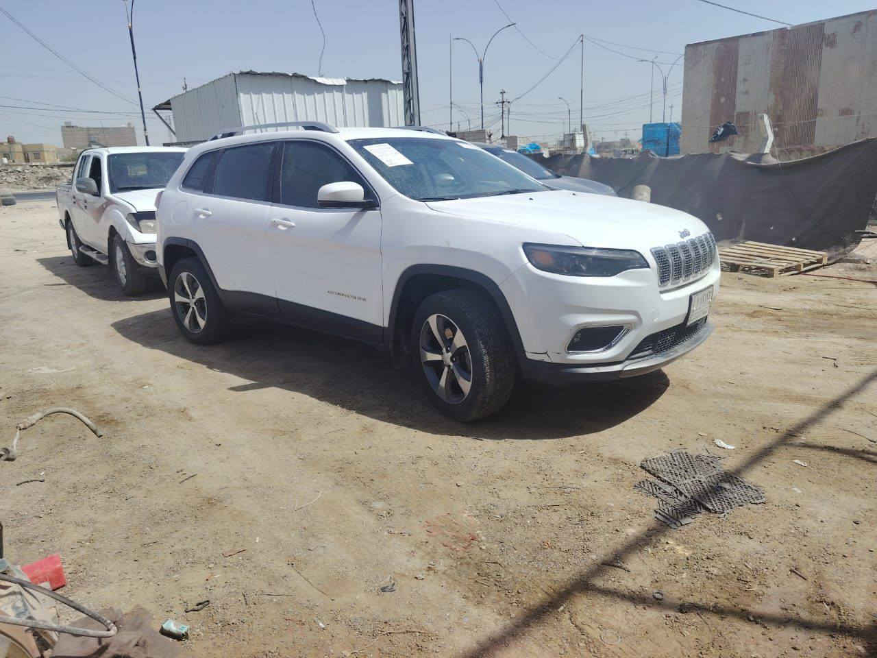 جيب شيروكي 2019وارد امريكي تيربو  جاهزه 
تحويل مباشر رقم ذي قار 
بيها ضربه خفيفه بمقدمة المدكر الايسر والبدنيه الاماميه 
السعر 
150 وبي مجال
***********
