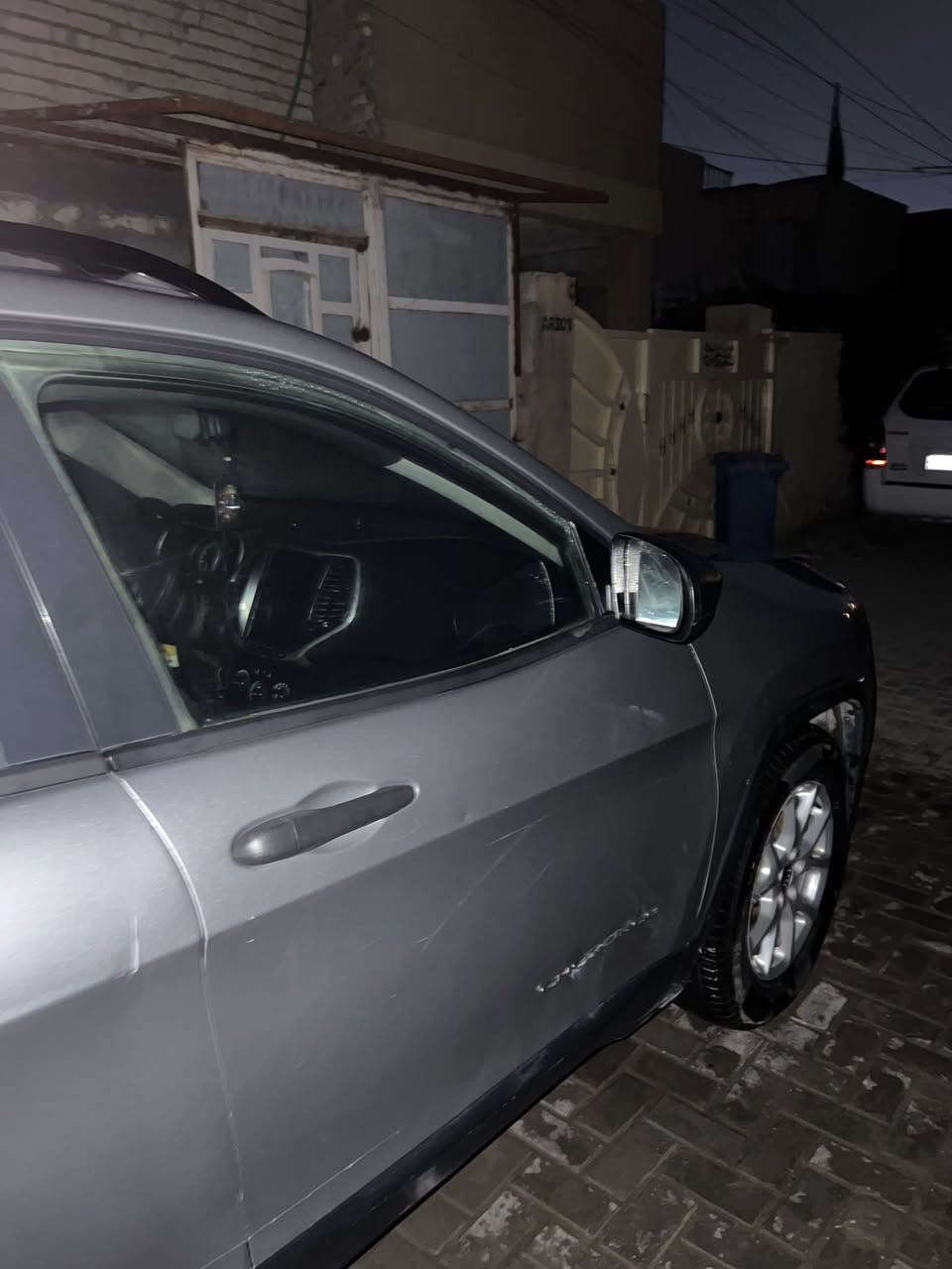 90 ورقه قفل ومن الاخير
جيب بزون 16 سبورت 2400 بغداد تحويل ثاني يوم
ماشيه 130 ميل حادثها جاملغ امامي بدون ايرباك بردات فقط
السياره كشرها موضح بالصور يرادله بارد تعديلات والبنيد بي كسر من الداخل
الباتري بالضمان بعده وتايرات تخم جدد والصدر الامامي والخلفي والدبلات امامي خلفي كلهن جدد اصلي وكاله بالضمان كله مبدل والاذاين مال مكينه وكير والدجه كلهن جدد وكاله
منضومه تبريد وكمبريسر وراديتر تبريد وراديتر مي ومي اصلي شركة كلهن مبدلات جديدات
المكينه جديده والكير مكفولات
نقصها بس الكشر وهاهيه
اي كلوب بالدشبول مابيها كلها بلاديه 
السياره مواصفات عاديه تبريد قطعتين كامره دواره شاشه جبيره سايد بريك بصمه
مكاني بغداد شرطة الخامسه
***********
