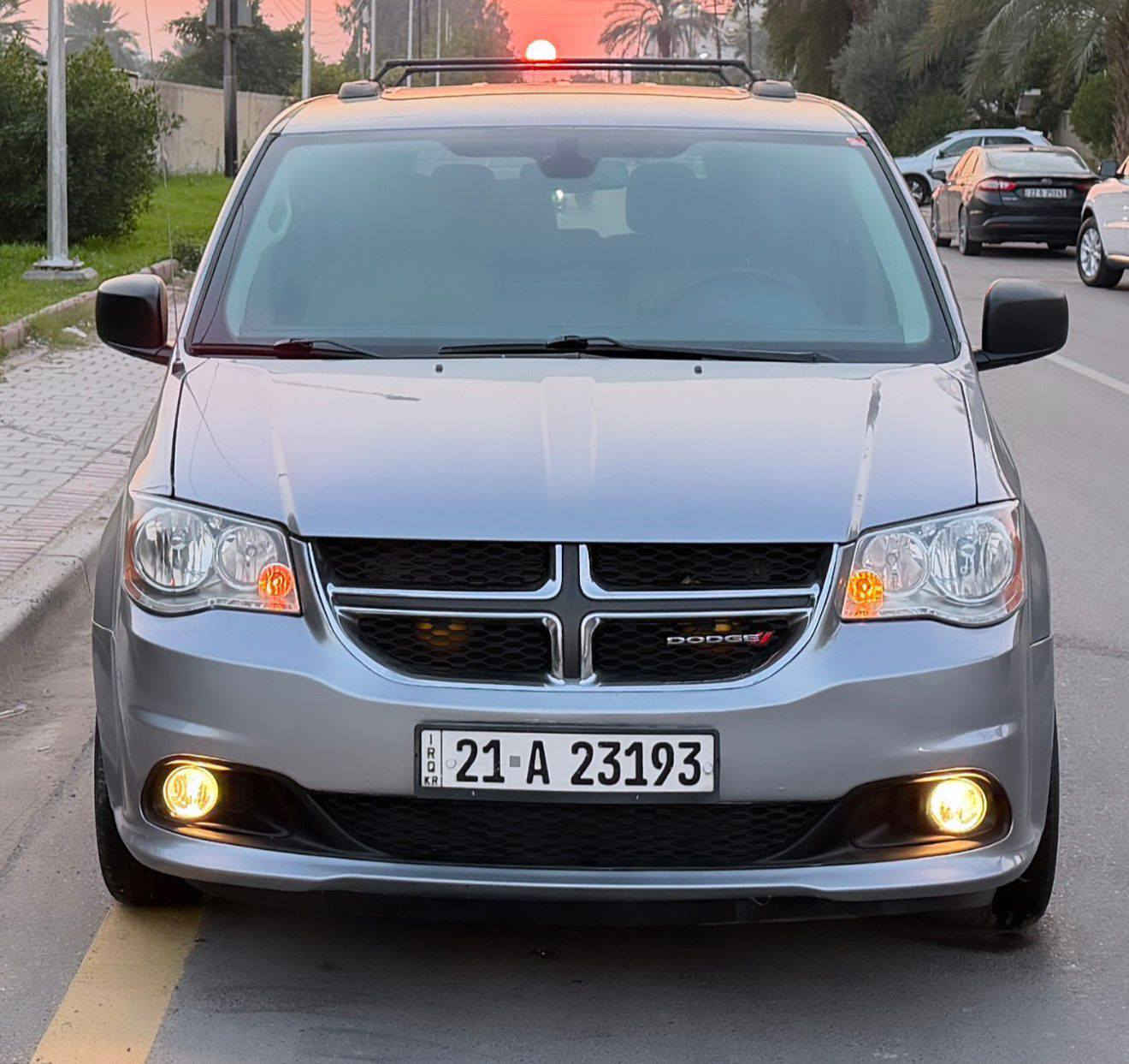 سلام عليكم
دوج كرفان  كراند موديل 2017 
ماشيه 100ميل 
محرك ٦سلندر حجم ٣٦٠٠ كير اوتوماتيك شرط المحرك والكير بشرط 
رقم سليماني دولي رقم وسنوية جديد شرط التحويل 
بيها قطعتين ونص بدون دواخل  
مواصفات sxt 
غرفتها جديدة لوك 
٧ راكب  كشنات سياحي بلع
 ٣قطع تبريد ❄️
جامات فتل كهرب
ابواب وصندوق ميكانيك
وشاشه خلفيه 
وتبريد ثلاث قطع 
تحكمات ستيرن كروز سرعة
نظام ايكو تقليل بانزين 
ويل كروم 17 
اخوان السياره جاهزه محرك
/كير/صدر/تخم تاير /شرط لوك 
السعر(155)ماكو هيج سعر وهيج نضافه $$ وبيها مجال 
مكاني بغداد العامريه
(***********)
